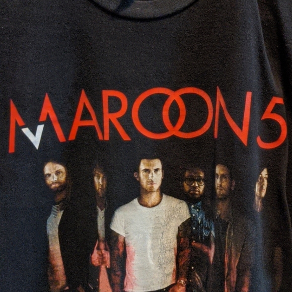 Maroon 5 concert t-shirt (2015) - Picture 2 of 7